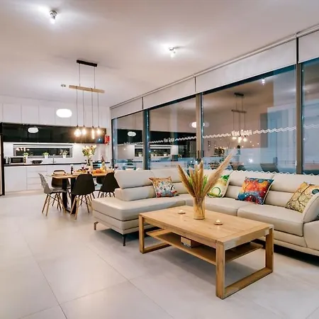 Sunnyvillas 4br New Private Pool In Pernera 빌라