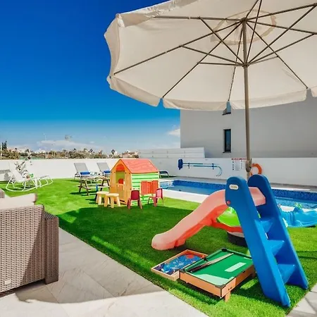 Sunnyvillas 4br New Private Pool In Pernera * 프로타라스