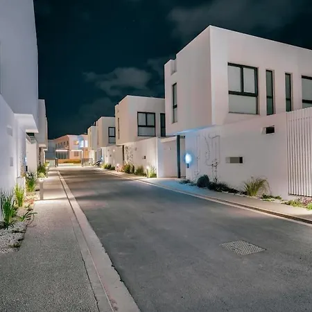 Sunnyvillas 4br New Private Pool In Pernera 빌라